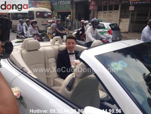 chu-cung-gia-dinh-rat-hai-long-ve-dich-vu-cho-thue-xe-cuoi-lexus-mui-tran-cua-dong-a