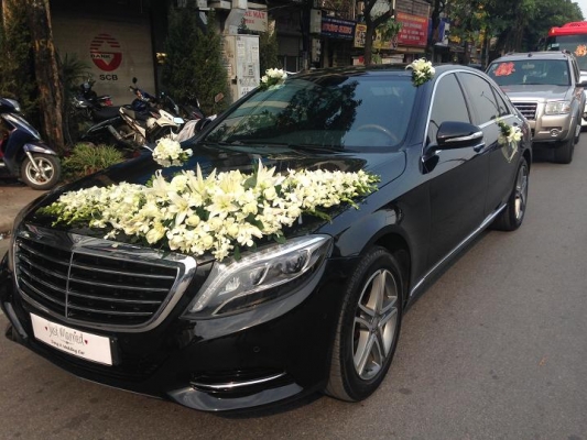 chu-re-quan-gia-thue-xe-cuoi-mercedes-s500-doi-moi-nhat-cua-xe-cuoi-dong-a-rat-tot