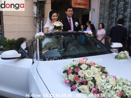 hoa-cuoituoi-dep-tinh-te-la-danh-gia-cua-co-dau-hoai-tai-doi-can-thue-xe-cuoi-dong-a