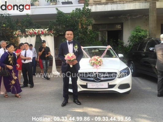 hoa-xe-cuoi-mercedes-c200-cua-dong-a-thiet-ke-rat-hop-y-anh-nhan-xet-cua-anh-manh