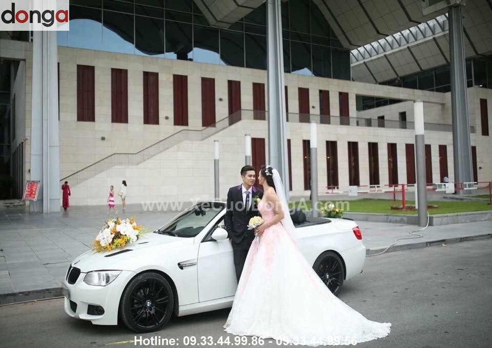 thue-xe-cuoi-bmw-320i-mui-tran-cua-xe-cuoi-dong-a-trong-mot-buoi-sang-thi-gia-bao-nhieu-1