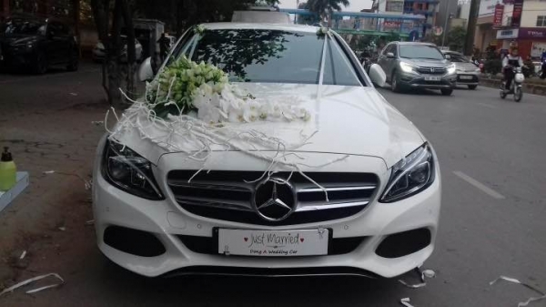 anh-hai-long-ve-dich-vu-va-cam-on-lai-xe-cuoi-mercedes-cua-dong-a-1