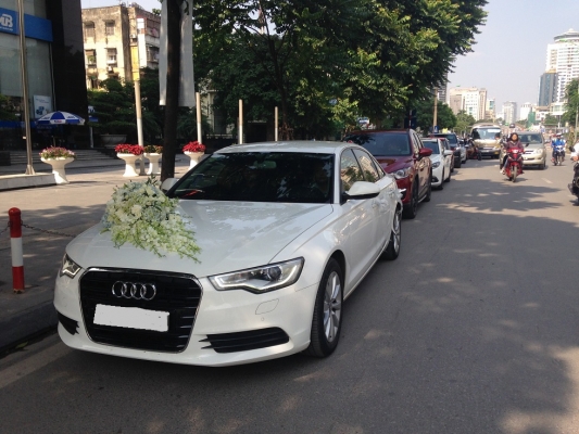 mang-giay-to-gi-de-dat-thue-xe-cuoi-audi-a6-tai-dong-a-1