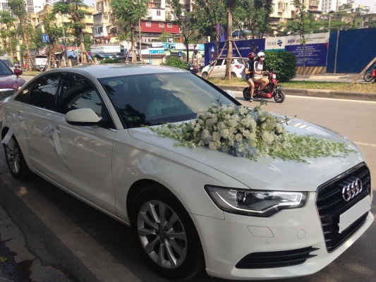 thue-xe-cuoi-audi-a6-va-xe-16-cho-cho-tiec-co-duoc-chiet-khau-gi-khong-1