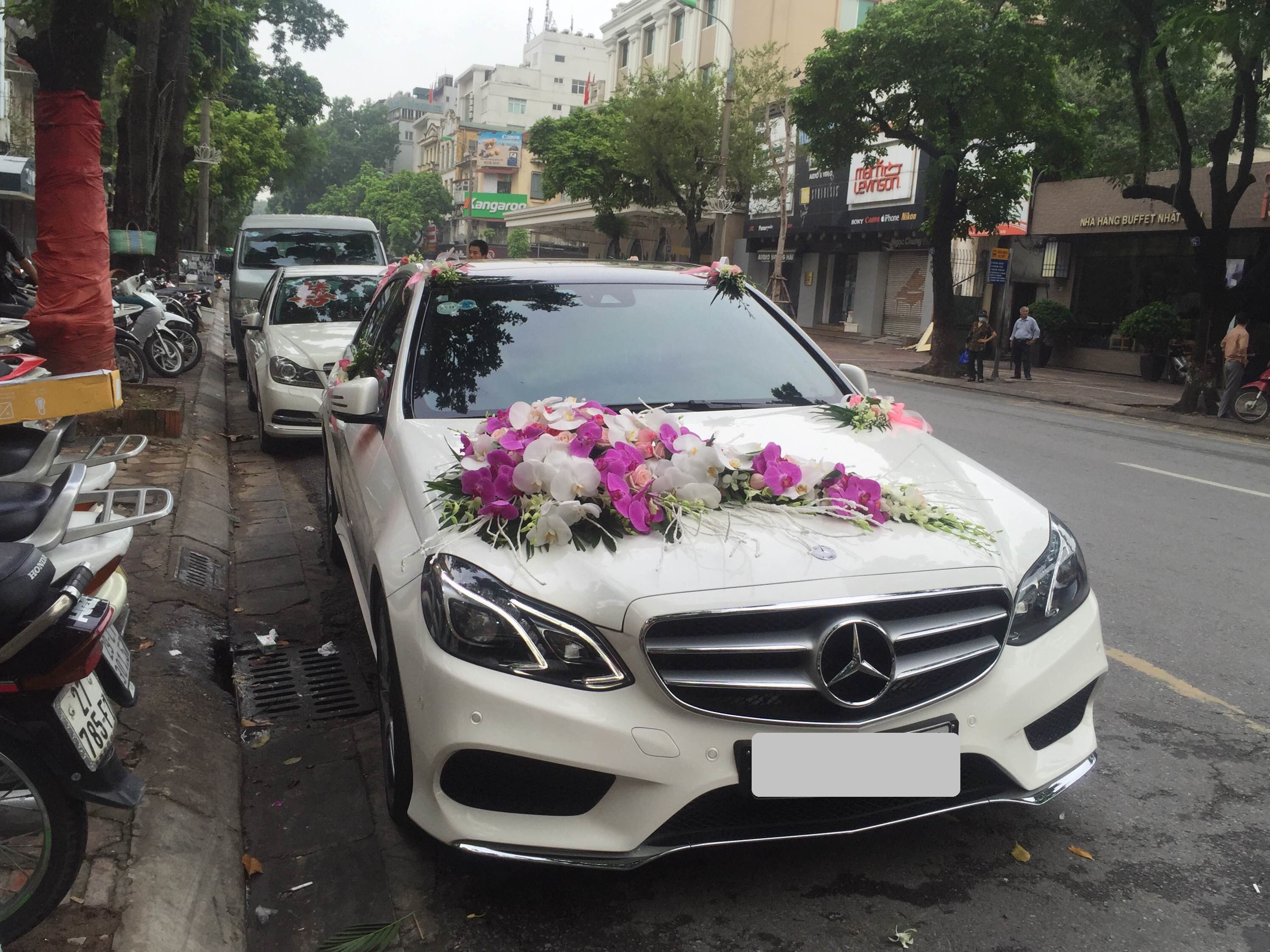 xe-cuoi-mercedes-e400-hay-bmw520-duoc-ua-thich-nam-nay-1