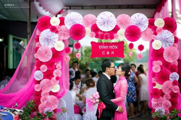 trang-tri-cong-cuoi-bang-giay (2)