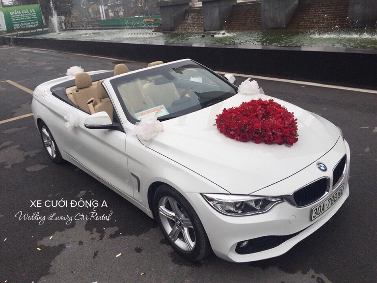 3-cach-trang-tri-hoa-xe-cuoi-tren-xe-mui-tran (2)