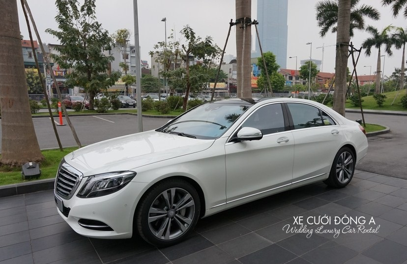 gia-thue-xe-cuoi-mercedes-hap-dan-nhat-mua-cuoi-nam-nay (1)
